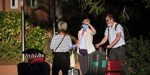 Τουρίστες εγκαταλείπουν ξενοδοχείο