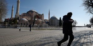 Κορωνοϊός: Πάνω από 1.000 Αλγερινοί έχουν εγκλωβιστεί στο αεροδρόμιο της Κωνσταντινούπολης