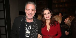 Πασχάλης Τσαρούχας και Θεοφανία Παπαθωμά με κόκκινο φόρεμα