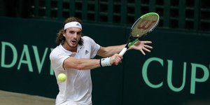 Ο Τσιτσιπάς βγάζει άμυνα στο Davis Cup