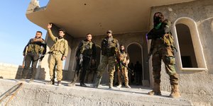 Τούρκοι στρατιώτες και Σύροι αντάρτες