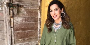 Βανδή με τζιν και πράσινη μπλούζα