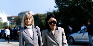 γυναίκες με σακάκι στην εβδομάδα μόδας