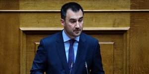 Ο Αλέξης Χαρίτσης στη Βουλή