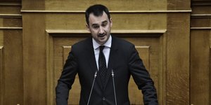Ο Αλέξης Χαρίτσης στη Βουλή