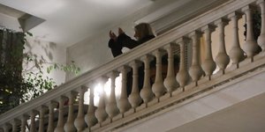 Χειροκροτήματα στα μπαλκόνια της Αθήνας