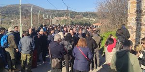 Κάτοικοι της Χίου σε συγκέντρωση διαμαρτυρίας