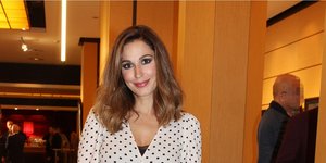 Η Κατερίνα Παπουτσάκη με πουά φόρεμα