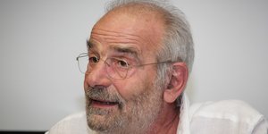 Ο Αλέκος Αλαβάνος σε ομιλία