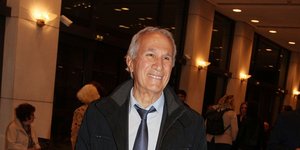 Ο Αλέξης Κωστάλας με σακάκι