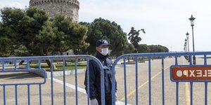 Σιδερένια κιγκλιδώματα στη Νέα Παραλία Θεσσαλονίκης