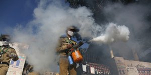 Απολύμανση στους δρόμους του Πακιστάν