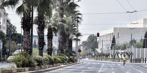 Αδειοι δρόμοι στην Αθήνα λόγω της απαγόρευσης κυκλοφορίας
