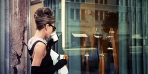 Η Όντρεϊ Χέπμπορν στην ταινία «Πρωινό στο Tiffany's»