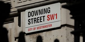 Πινακίδα έξω από την πρωθυπουργική κατοικία της Βρετανίας
