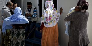 Γυναίκες πρόσφυγες σε δομή στη Ριτσώνα