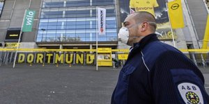 Σεκιουριτάς με μάσκα