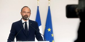 Ο Εντουάρντ Φιλίπ σε συνέντευξη Τύπου για τον κορωνοϊό ανήμερα του Πάσχα