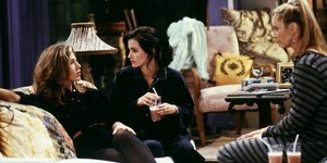 σκηνή με τη Ρέιτσελ και τη Μόνικα από τα Φιλαράκια