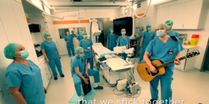 Καρδιολογική ομάδα στη Γερμανία τραγουδά για τον κορωνοϊό
