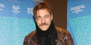 Ο Γιάννης Στάνκογλου με δερμάτινο τζάκετ