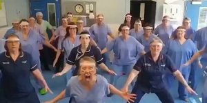 Το ιατρικό προσωπικό στο Tavistock Day Case Theatre αναγκάστηκε να ζητήσει συγγνώμη για τον χορό τον Μαορί 