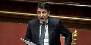 Ο Τζουζέπε Κόντε μιλά στην Βουλή