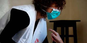 Γιατρός με ηλικιωμένη 