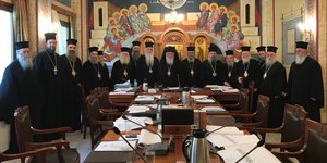 Η Ιερά Σύνοδος