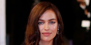 Ιρίνα Σάικ στα κίτρινα