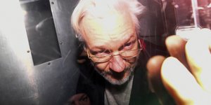 Τζούλιαν Ασάνζ