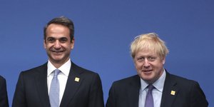Ο Κυριάκος Μητσοτάκης και ο Μπόρις Τζόνσον στη σύνοδο του ΝΑΤΟ