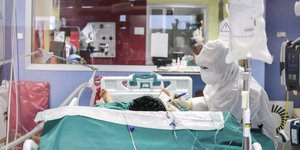 Ασθενής με κορωνοϊό σε ΜΕΘ