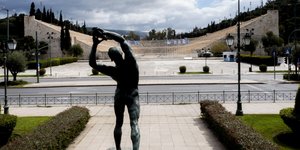 Ελάχιστη η κίνηση σε κεντρικούς δρόμους της Αθήνας
