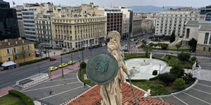 κορωνοϊός και ελληνική οικονομία / πανοραμική εικόνα από τα Προπύλαια