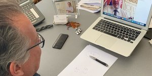 Τηλεδιάσκεψη του αναπληρωτή υπουργού Μετανάστευσης Γιώργου Κουμουτσάκου με τον ΥΠΕΣ της Αυστρίας