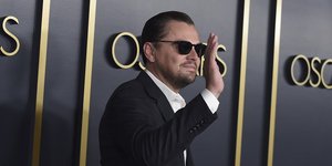 Ο Λεονάρντο ΝτιΚάπριο με μαύρα γυαλιά στα Oscars