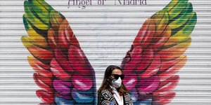 Γυναίκα με μάσκα στην Ισπανία