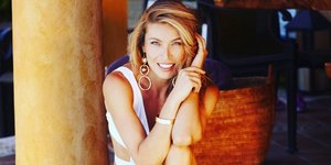 Η Μαριέττα Χρουσαλά με μαγιό και πέδιλα