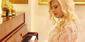 Η Μαρίνα Πατούλη στο σαλόνι της