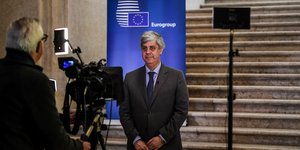 Ο Μάριο Σεντένο ετοιμάζεται να μιλήσει στην κάμερα