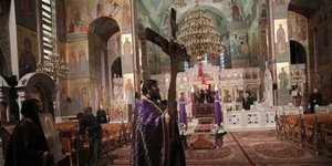 Μ. Πέμπτη: Αδειες οι εκκλησίες, χωρίς πιστούς -Απόκοσμες εικόνες