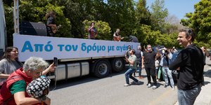 Ο πρωθυπουργός παρακολουθεί την κινητή συναυλία της Αλκηστις Πρωτοψάλτη