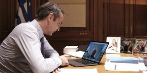 Ο Κυριάκος Μητσοτάκης σε τηλεδιάσκεψη