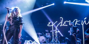 H Nατάσσα Μποφίλιου επί σκηνής