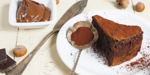  κέικ σοκολάτας σε τραπέζι