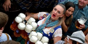 Σερβιτόρα στο Oktoberfest