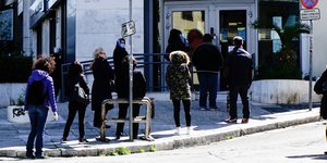 Ουρά συνταξιούχων σε τράπεζα