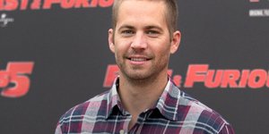 Πολ Γουόκερ με πουκάμισο