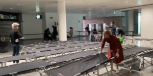 Σε ράντζα πέρασαν τη νύχτα Ελληνες στο αεροδρόμιο των Βρυξελλών